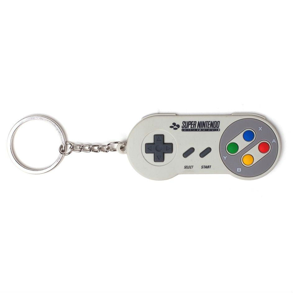 Ajoutez une touche de nostalgie à votre quotidien avec ce porte-clés inspiré de la Super Nintendo Entertainment System (SNES), la console classique qui a marqué l'ère du jeu vidéo dans les années 90.