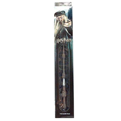 Entrez dans le monde fascinant de la magie de "Harry Potter" avec cette réplique de la légendaire Baguette de Sureau, autrefois détenue par Albus Dumbledore.